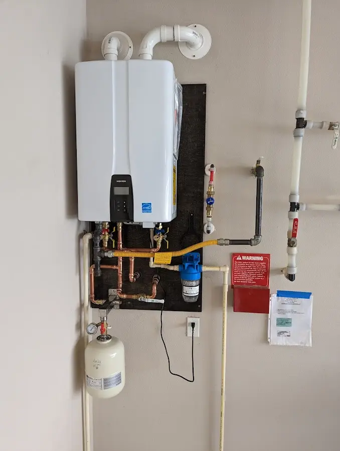 Professional plumber installing copper piping in a North Lynnwood home